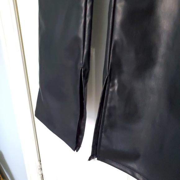 Faux Leather V-Waist Leggings - Picture 4 of 9
